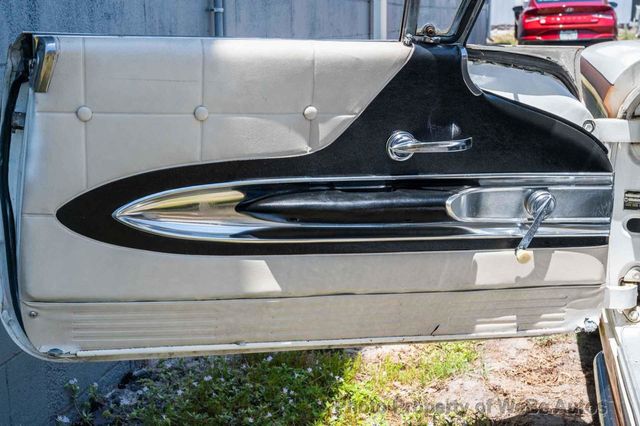 1960 Ford Thunderbird Custom - 22838799 - 44