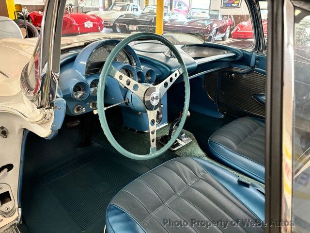 1961 Chevrolet Corvette  - 23000652 - 24