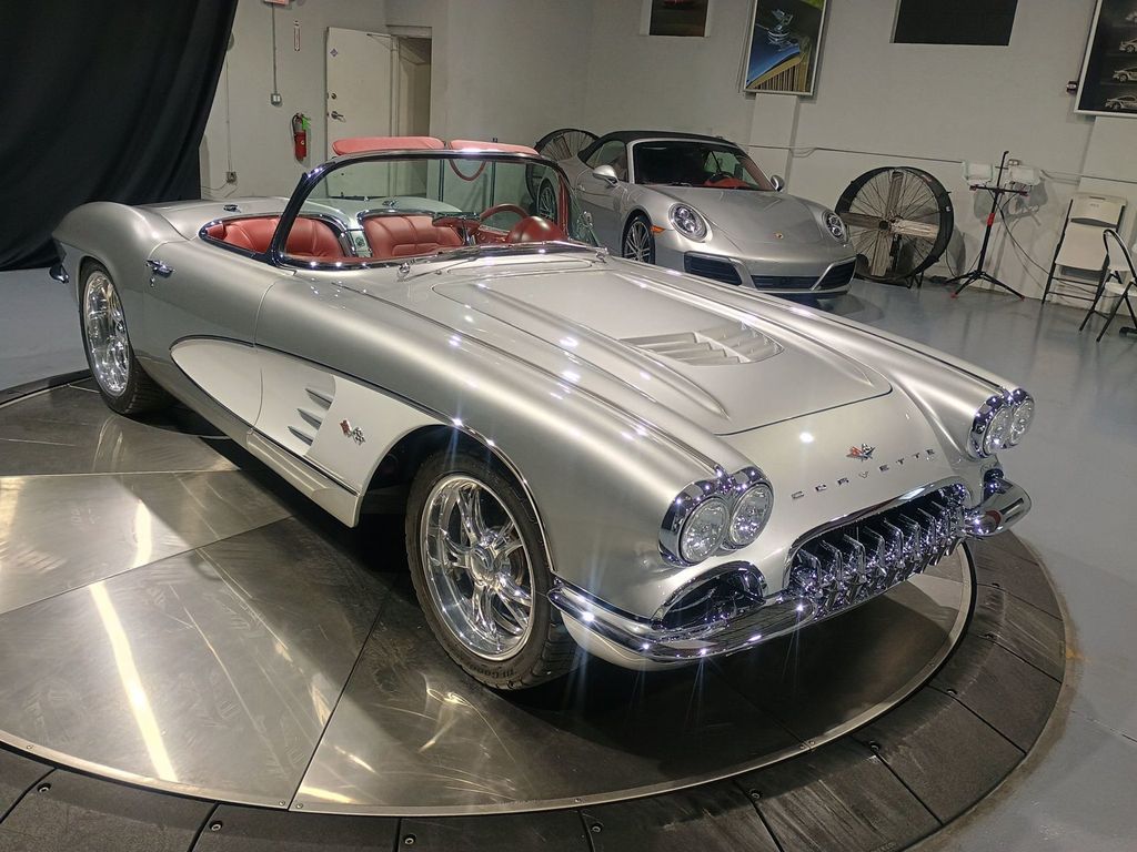 1961 Chevrolet Corvette Restomod Gen V LT1 - 22973781 - 9