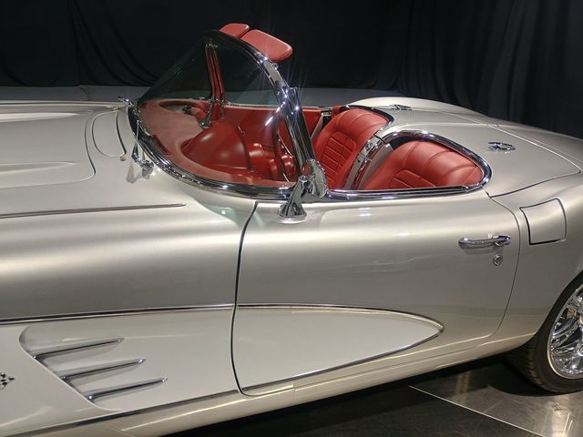 1961 Chevrolet Corvette Restomod Gen V LT1 - 22973781 - 15