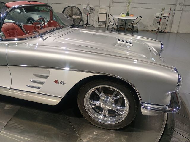1961 Chevrolet Corvette Restomod Gen V LT1 - 22973781 - 24