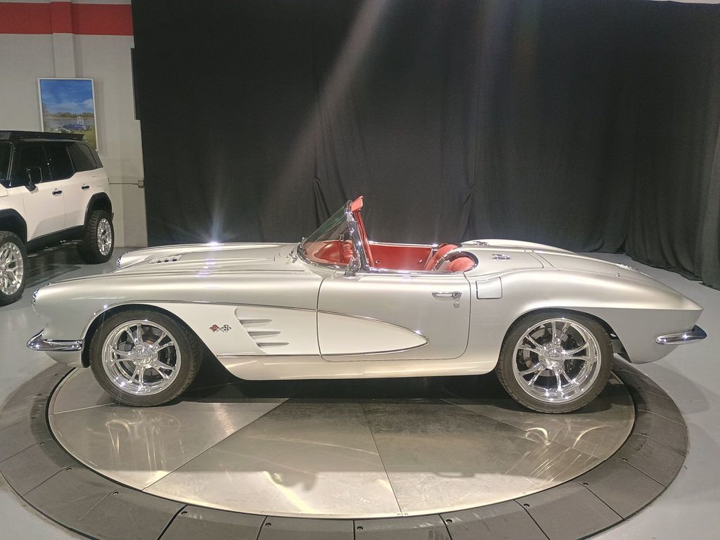 1961 Chevrolet Corvette Restomod Gen V LT1 - 22973781 - 3