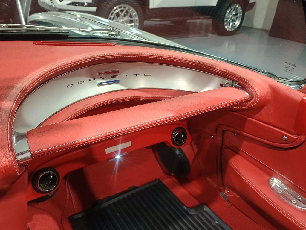 1961 Chevrolet Corvette Restomod Gen V LT1 - 22973781 - 41