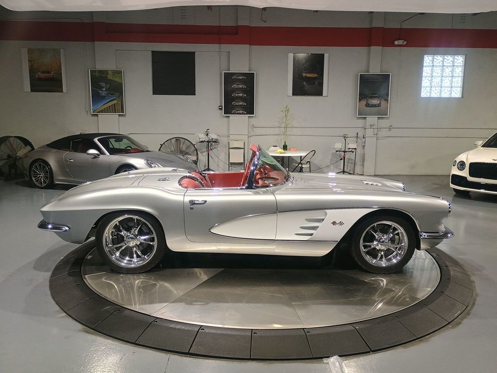 1961 Chevrolet Corvette Restomod Gen V LT1 - 22973781 - 8