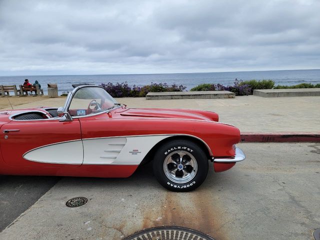 1961 Chevrolet Corvette RESTORED 1961 CORVETTE, GREAT DRIVER! - 21920698 - 3