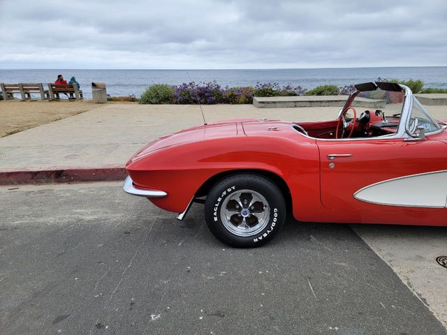 1961 Chevrolet Corvette RESTORED 1961 CORVETTE, GREAT DRIVER! - 21920698 - 5