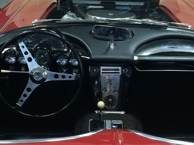 1962 Chevrolet STING RAY GORGEOUS, BLOOMINGTON GOLD AWARD WINNER! - 21630027 - 3