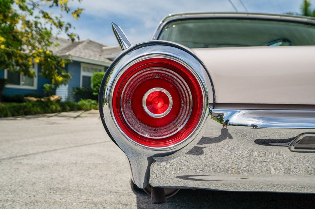 1962 Ford ThunderBird  - 22543122 - 9