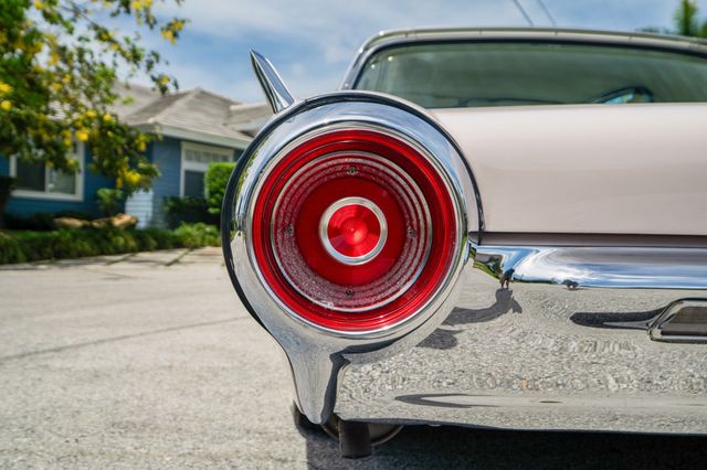 1962 Ford ThunderBird  - 22543122 - 9