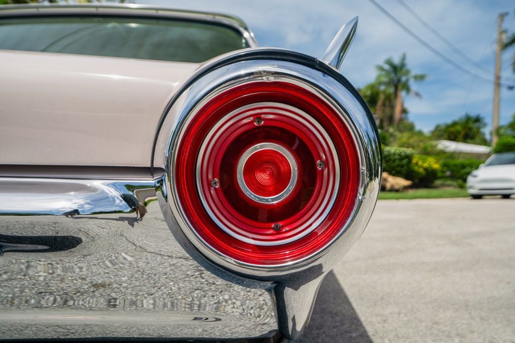 1962 Ford ThunderBird  - 22543122 - 10