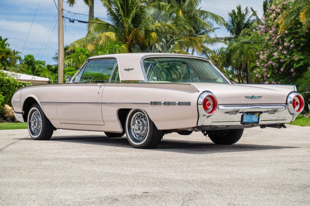 1962 Ford ThunderBird  - 22543122 - 5