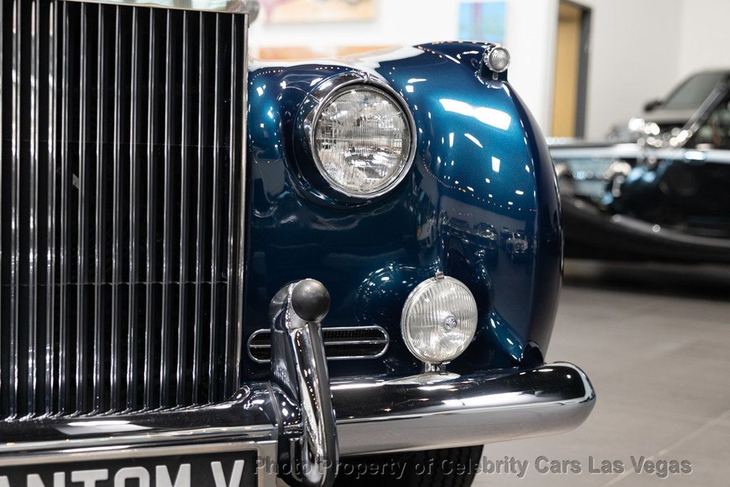 1962 Rolls-Royce Phantom V Phantom V Limosine by James Young - 22531997 - 12