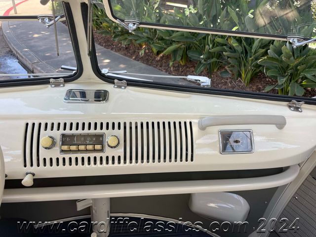 1962 Volkswagen 23-Window Bus  - 21955189 - 28