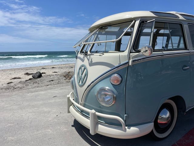 1962 Volkswagen 23-Window Bus  - 21955189 - 39