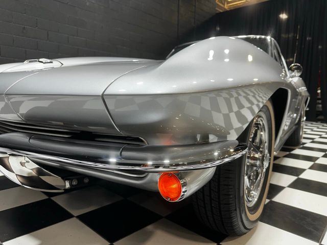 1963 Chevrolet Corvette STINGRAY SPLIT WINDOW - 22795184 - 13