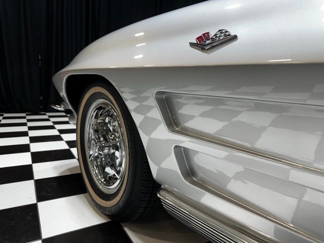 1963 Chevrolet Corvette STINGRAY SPLIT WINDOW - 22795184 - 22