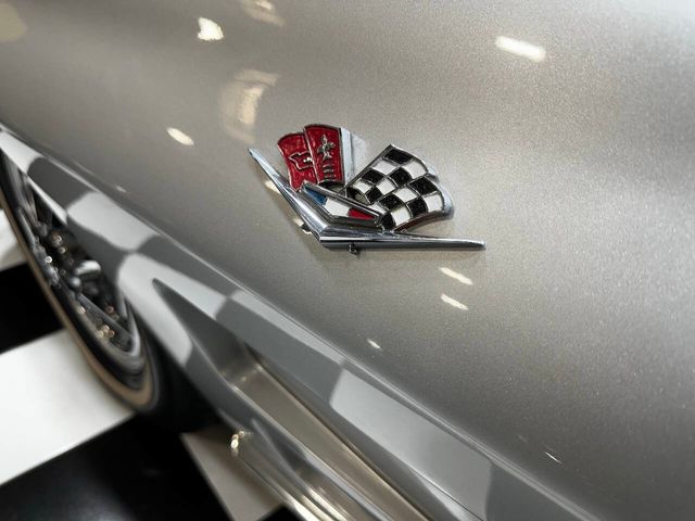 1963 Chevrolet Corvette STINGRAY SPLIT WINDOW - 22795184 - 23