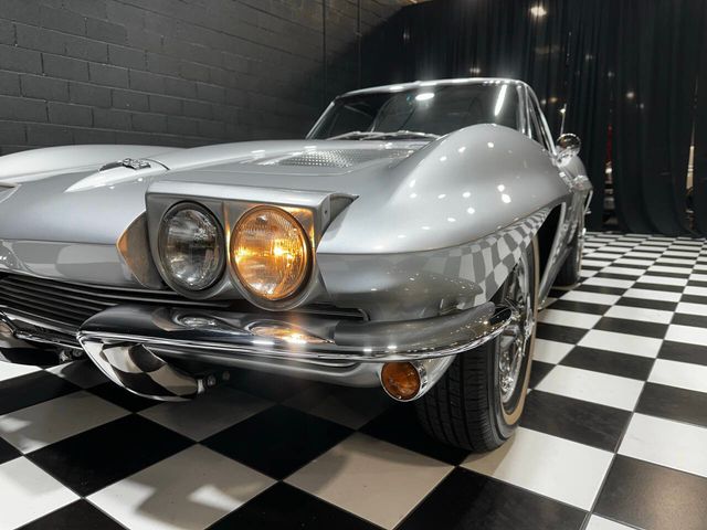 1963 Chevrolet Corvette STINGRAY SPLIT WINDOW - 22795184 - 26