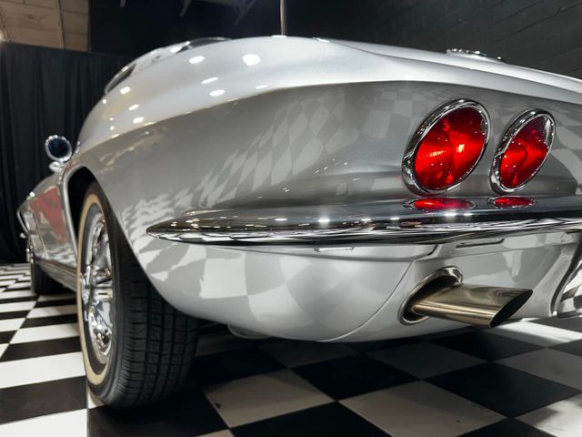 1963 Chevrolet Corvette STINGRAY SPLIT WINDOW - 22795184 - 28