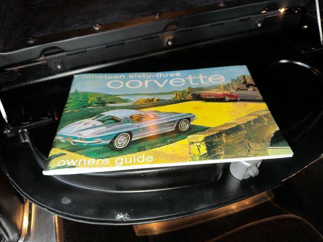 1963 Chevrolet Corvette STINGRAY SPLIT WINDOW - 22795184 - 88