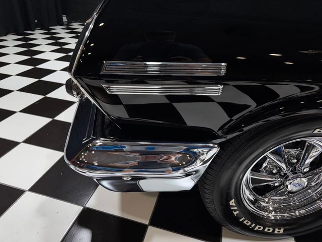 1963 Chevrolet Impala SS 409/340 HP V-8 L-33 MATCHING NUMBERS 4-Speed - 22965147 - 25