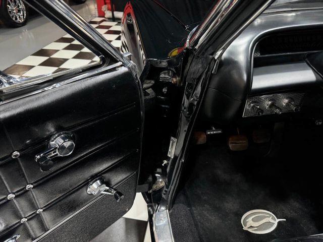 1963 Chevrolet Impala SS 409/340 HP V-8 L-33 MATCHING NUMBERS 4-Speed - 22965147 - 43