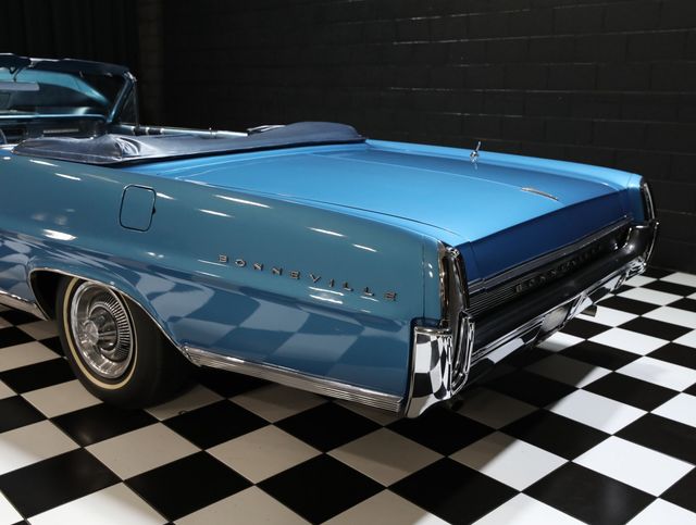 1964 Pontiac Bonneville Convertible - 23056697 - 25