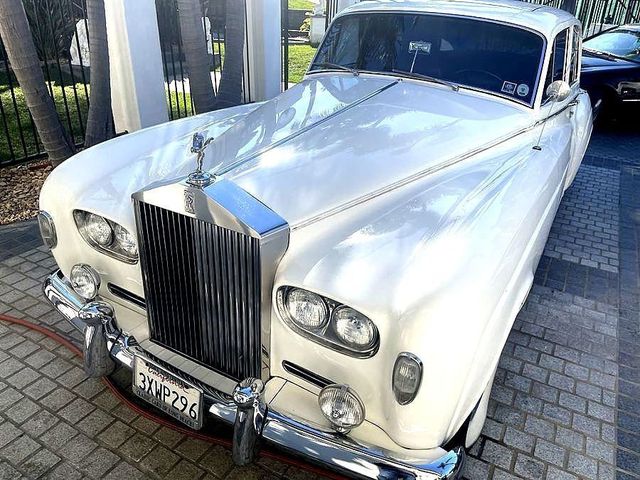 1964 Rolls-Royce Silver Cloud 3 Luxury Sedan - 21525089 - 9