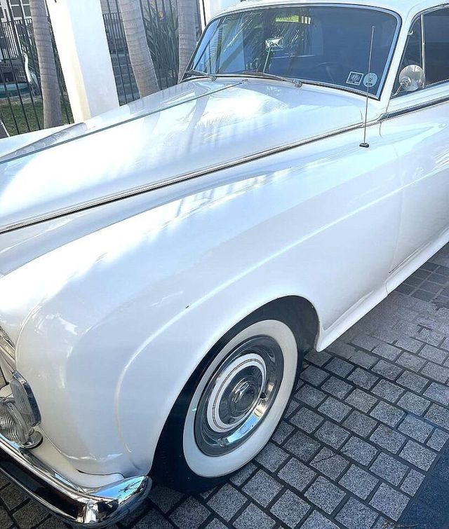 1964 Rolls-Royce Silver Cloud 3 Luxury Sedan - 21525089 - 10