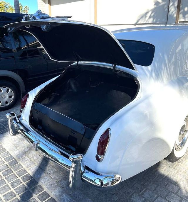 1964 Rolls-Royce Silver Cloud 3 Luxury Sedan - 21525089 - 16