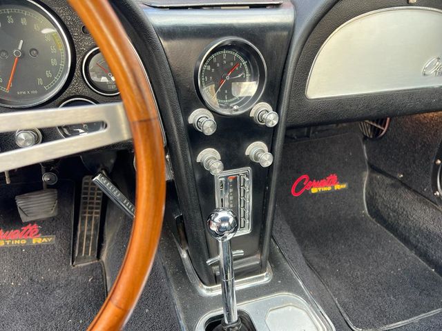1965 Chevrolet CORVETTE STINGRAY 1965 Chevrolet CORVETTE STING RAY! MATCHING NUMBERS! - 21586566 - 34