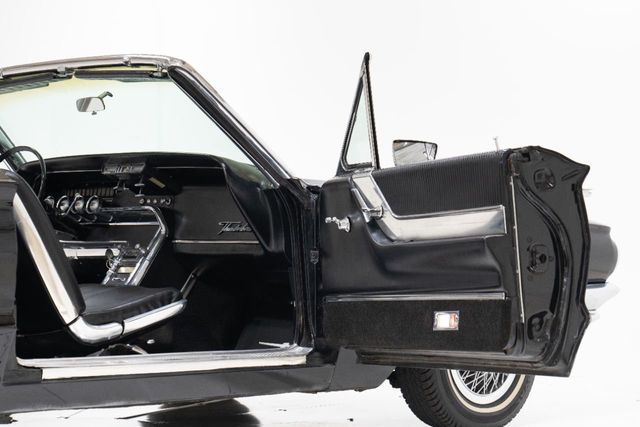 1965 Ford ThunderBird  - 22130061 - 28