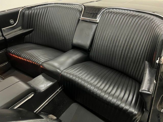 1965 Ford ThunderBird  - 22130061 - 40