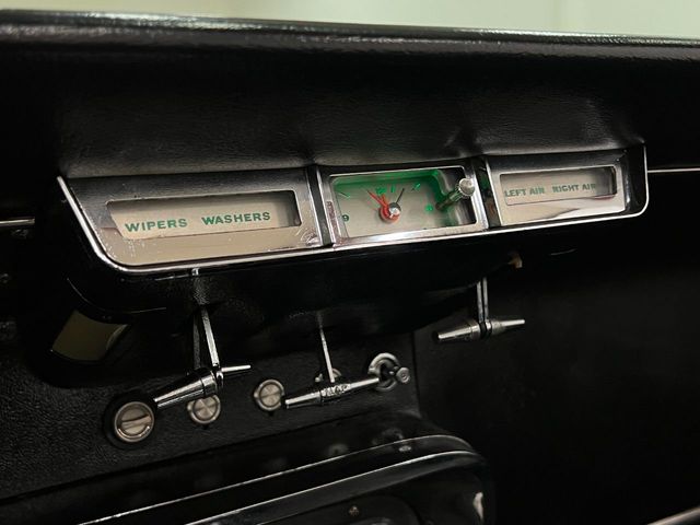 1965 Ford ThunderBird  - 22130061 - 48