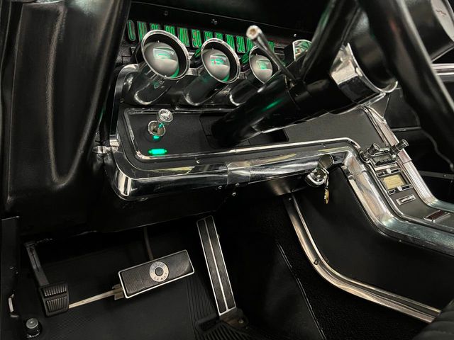 1965 Ford ThunderBird  - 22130061 - 55