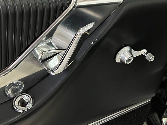 1965 Ford ThunderBird  - 22130061 - 56