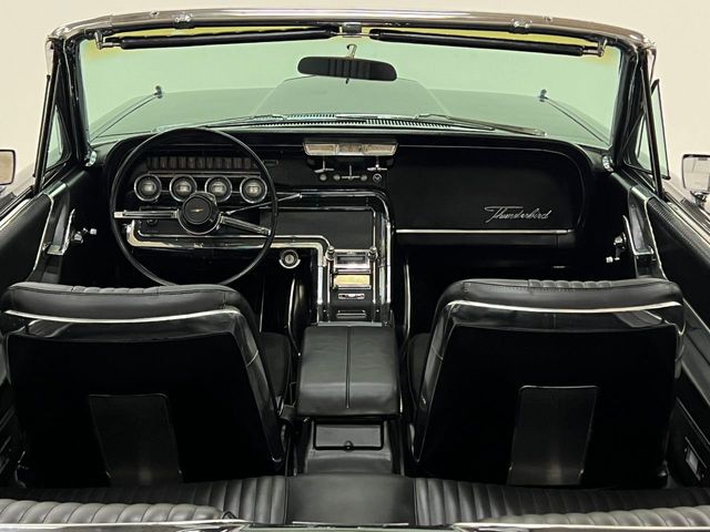 1965 Ford ThunderBird  - 22130061 - 57