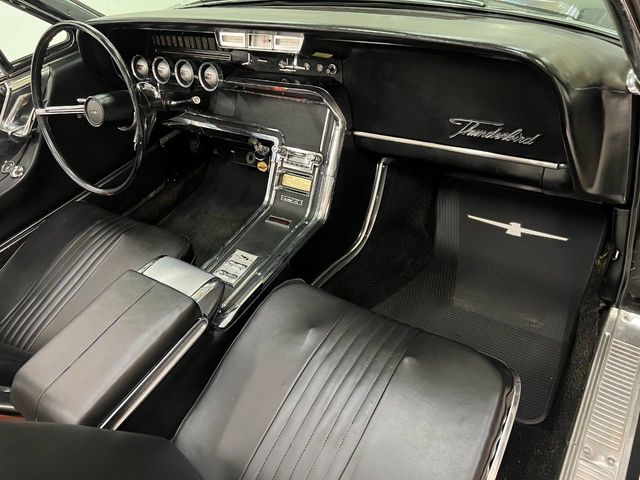 1965 Ford ThunderBird  - 22130061 - 66