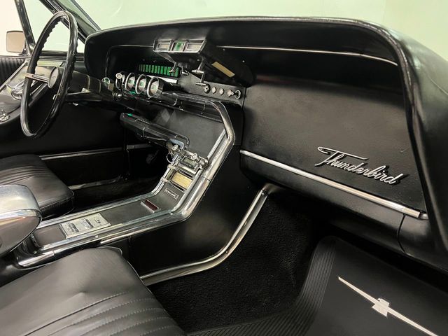 1965 Ford ThunderBird  - 22130061 - 69