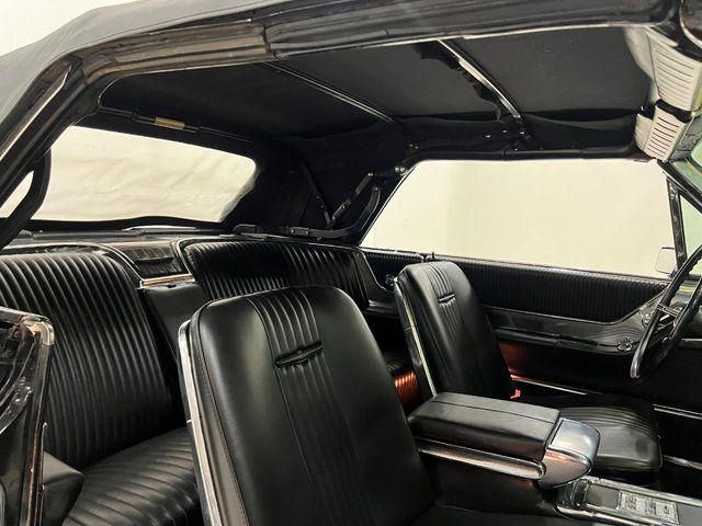 1965 Ford ThunderBird  - 22130061 - 82