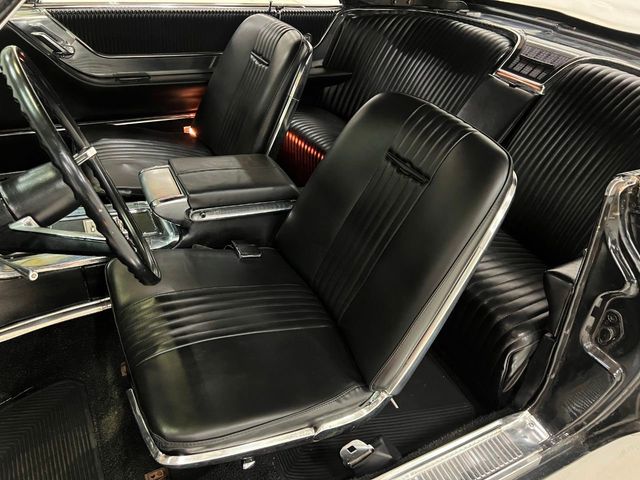 1965 Ford ThunderBird  - 22130061 - 86