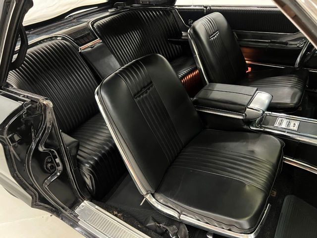 1965 Ford ThunderBird  - 22130061 - 87
