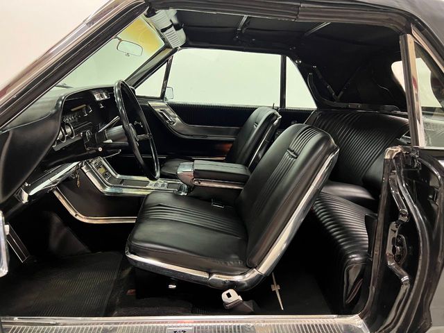 1965 Ford ThunderBird  - 22130061 - 88