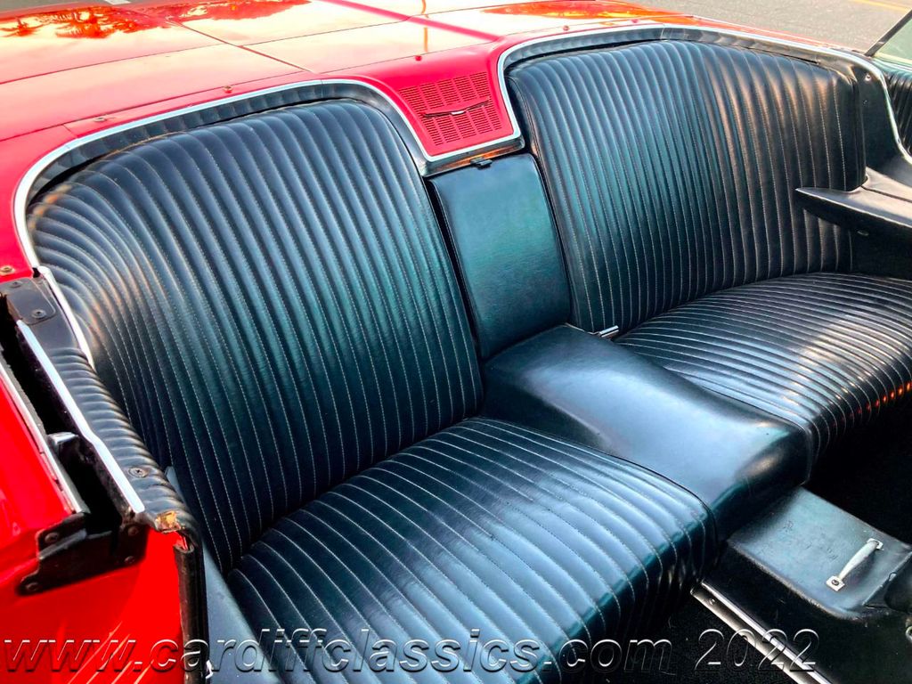 1965 Ford Thunderbird  - 21074089 - 19