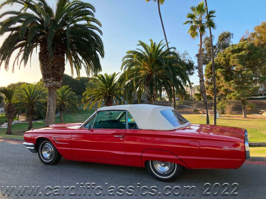 1965 Ford Thunderbird  - 21074089 - 22