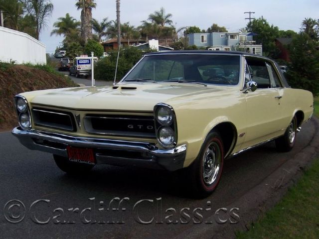 1965 Pontiac GTO　マイスト製 Maisto 1:18 Special Edition 1965 Pontiac GTO (Hurst Edition
