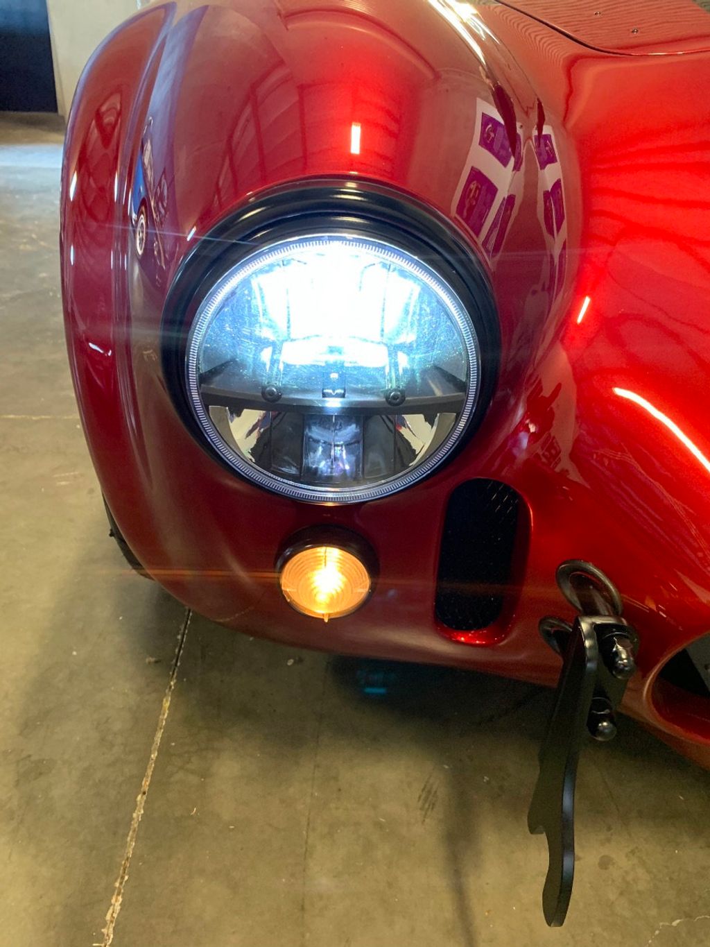 1965 Superformance 427 S/C Cobra Mark Ill 3270 miles. - 20468994 - 31