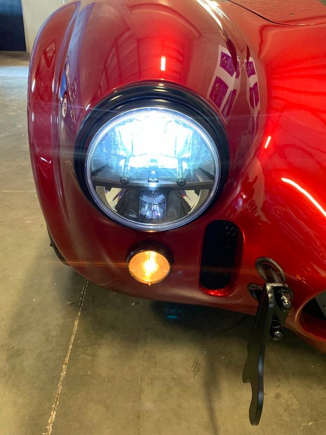 1965 Superformance 427 S/C Cobra Mark Ill 3270 miles. - 20468994 - 31