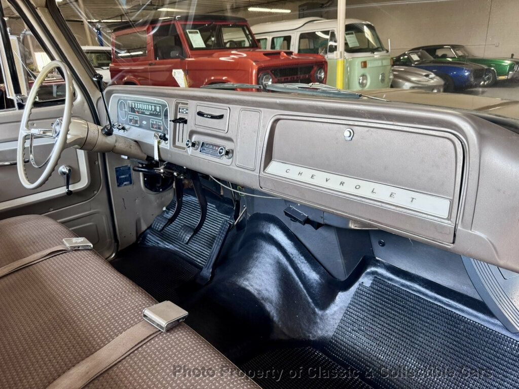 Chevrolet C20 photo 14