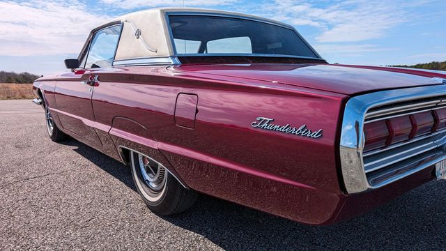 1966 Ford Thunderbird Landau For Sale - 22380681 - 14